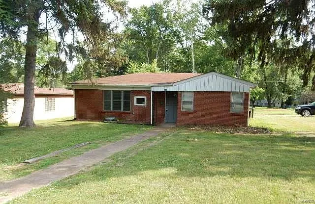 901 January Ave photo 1