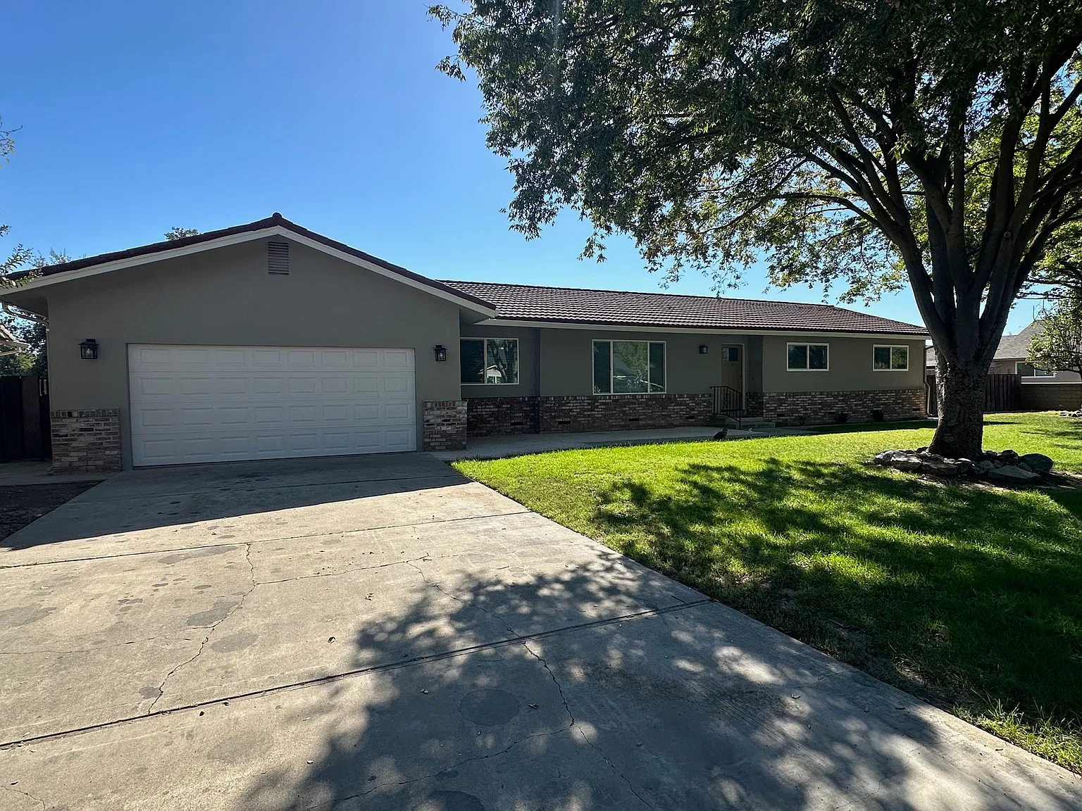 3 bed, 2.5 bath, 1800 sqft, $2,600 — Photo 2