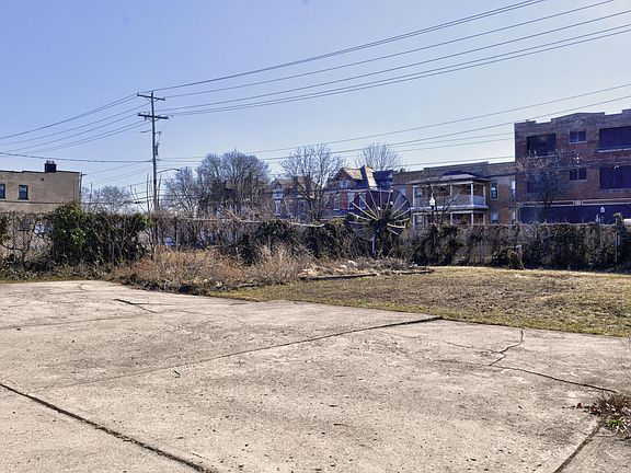 3rd image of 1230 E Main St