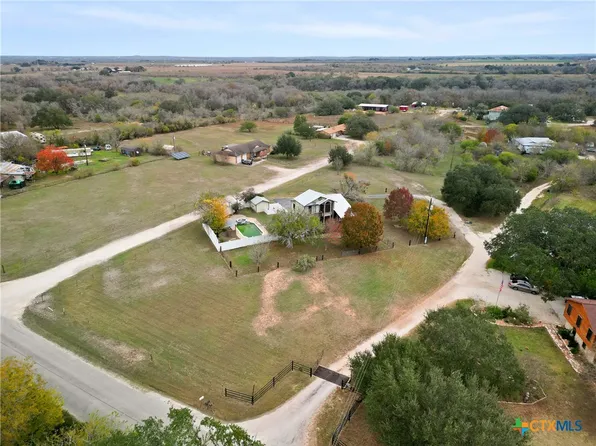 140 Engelmann Ln, Seguin, TX 78155