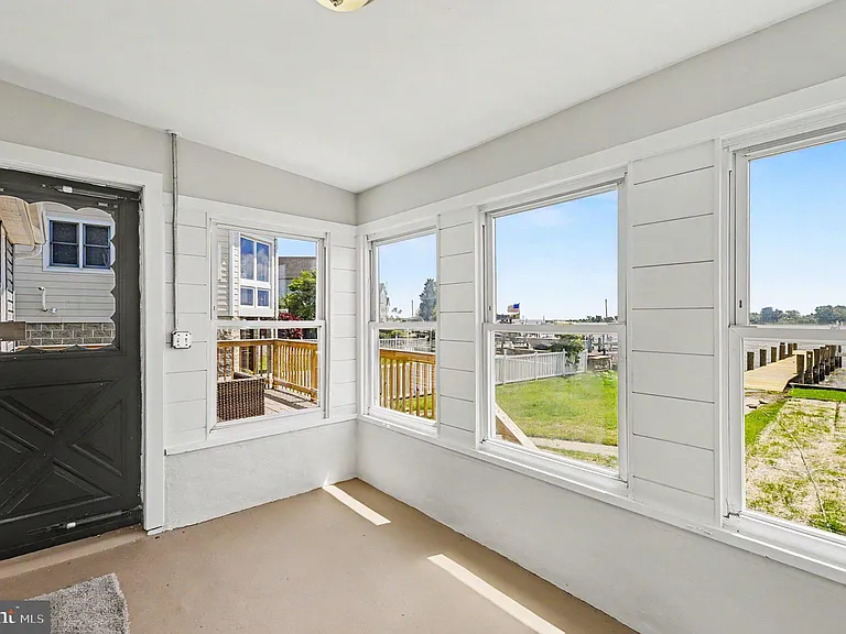 9135 Cuckold Point Rd — Photo 37