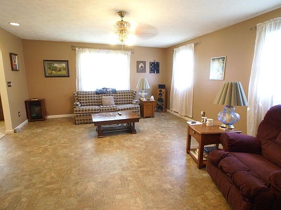 4th image of 1200 Tennyson Dr