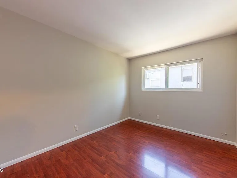 6741 Nagle Ave — Photo 5
