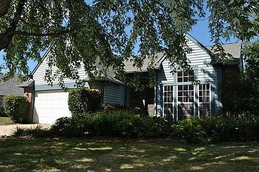 1st image of 5916 Vicksburg Ln