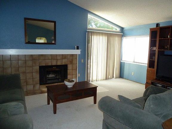4th image of 1726 Pebblewood Dr
