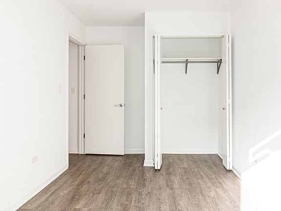5th image of 940 W Carmen Ave #411