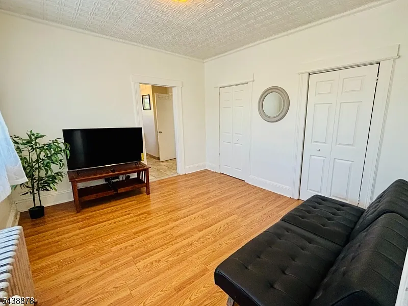 1 bed, 1.0 bath, $1,925 — Photo 2