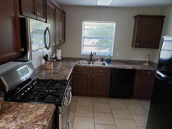 3rd image of 1041 Lakemoor Blvd