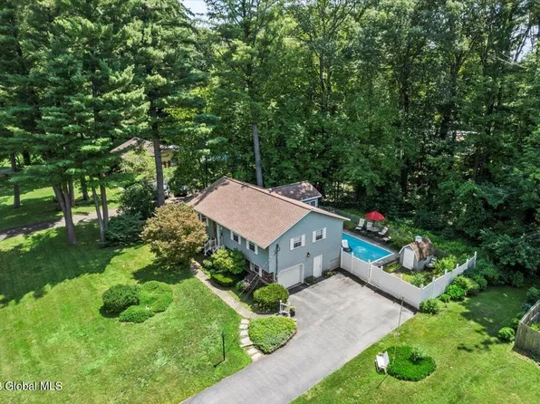 8 Ivy Court, Clifton Park, NY 12065