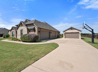 7831 Loyalty Ln, Waxahachie, TX 75167