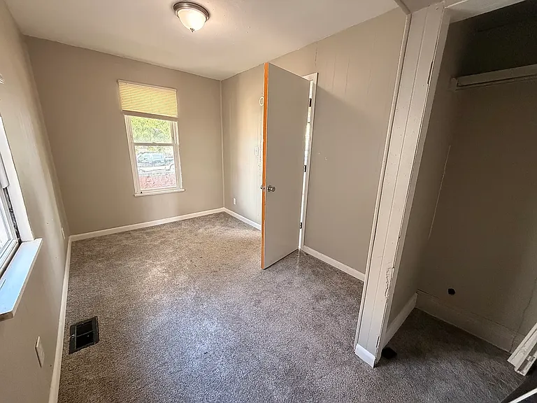 2351 Valentine St — Photo 12