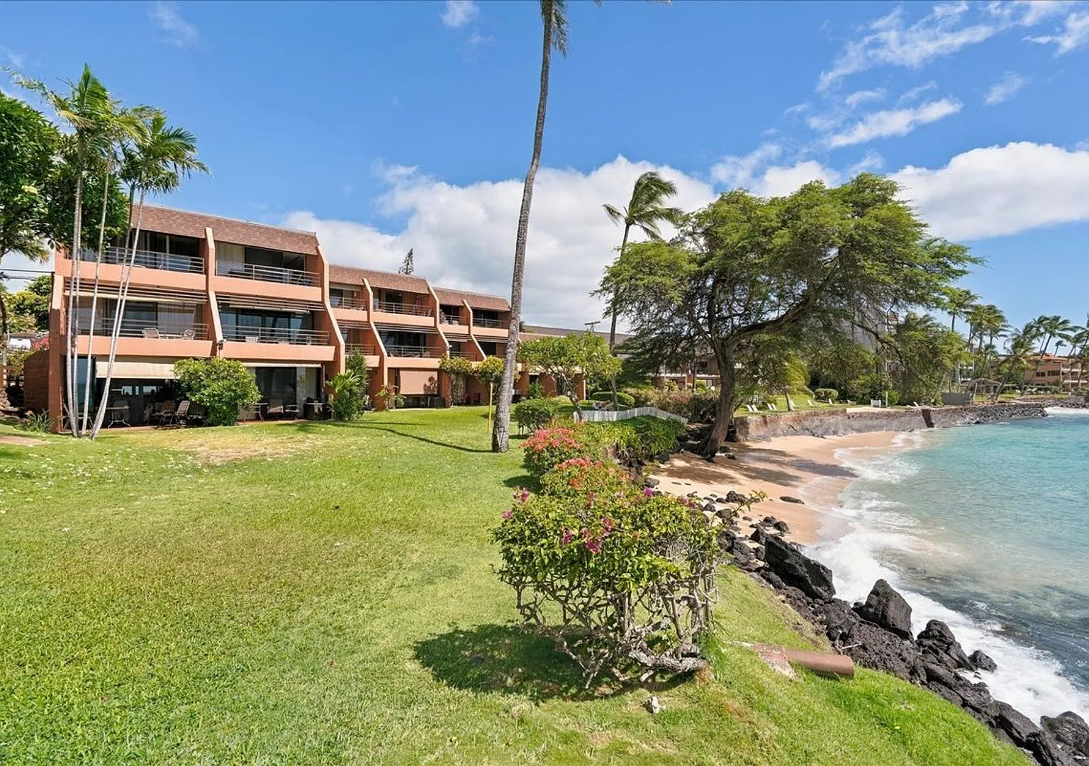 Direct Oceanfront Living at Kuleana - Furnished with Panoramic Views — Photo 3