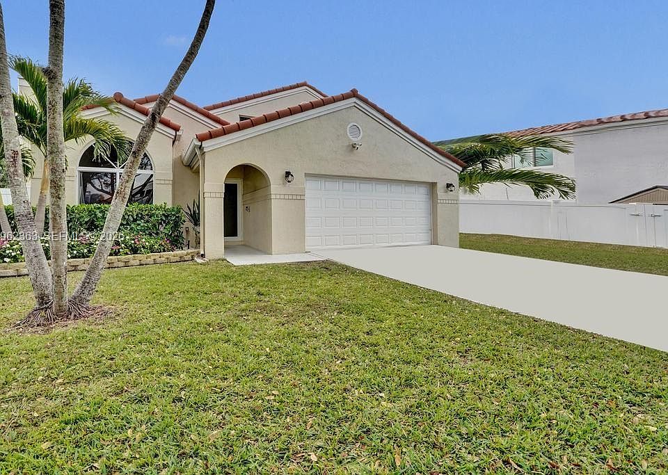 1st image of 5720 NW 62nd Mnr