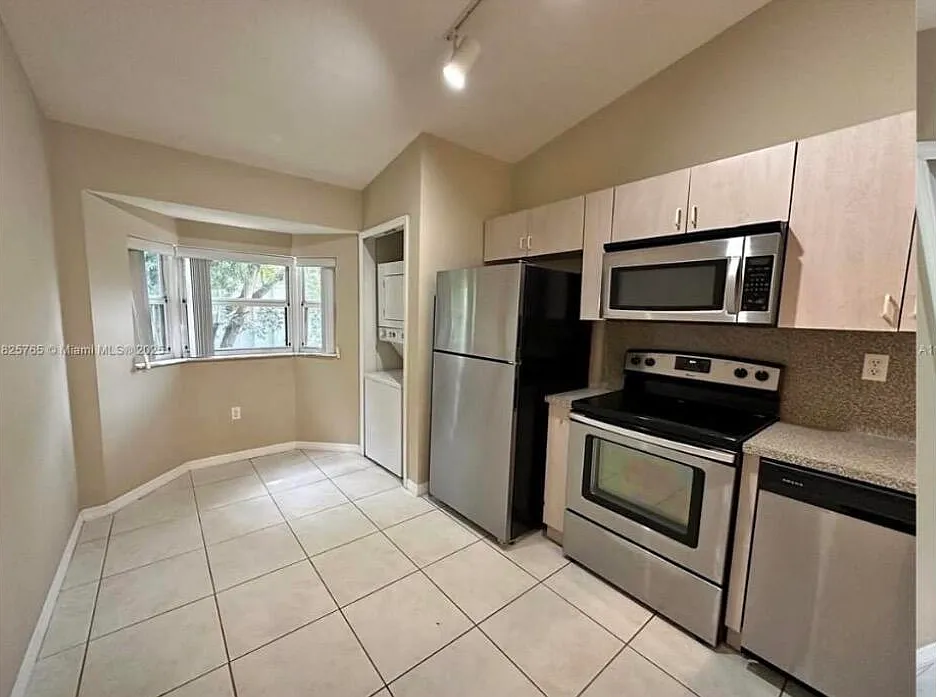 2 bed, 2.0 bath, 815 sqft, $1,800 — Photo 3