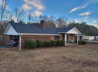 20 S Elysian Dr, Selmer, TN 38375