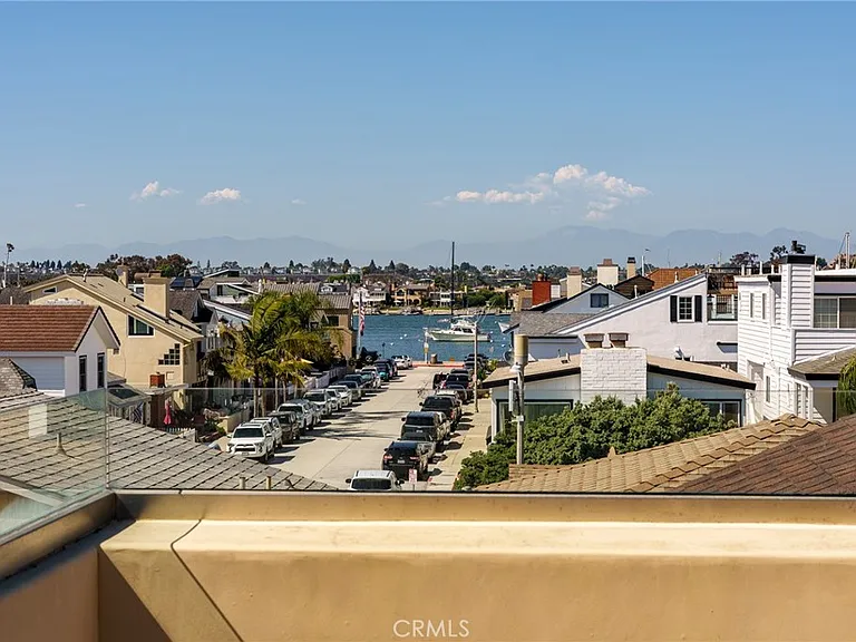 208 E Balboa Blvd — Photo 29