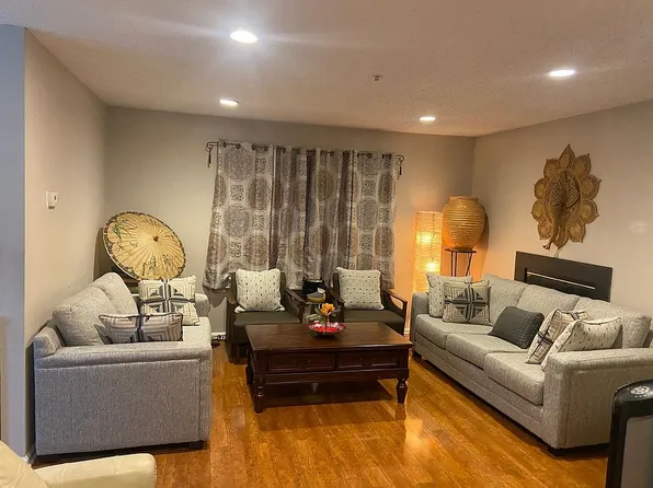 61 Inverness Dr, Edison, NJ 08820