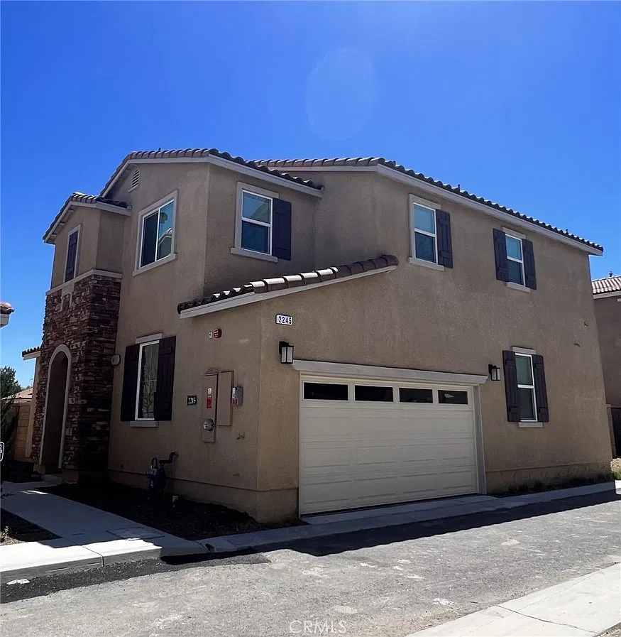 4 bed, 2144 sqft, $3,095 — Photo 1
