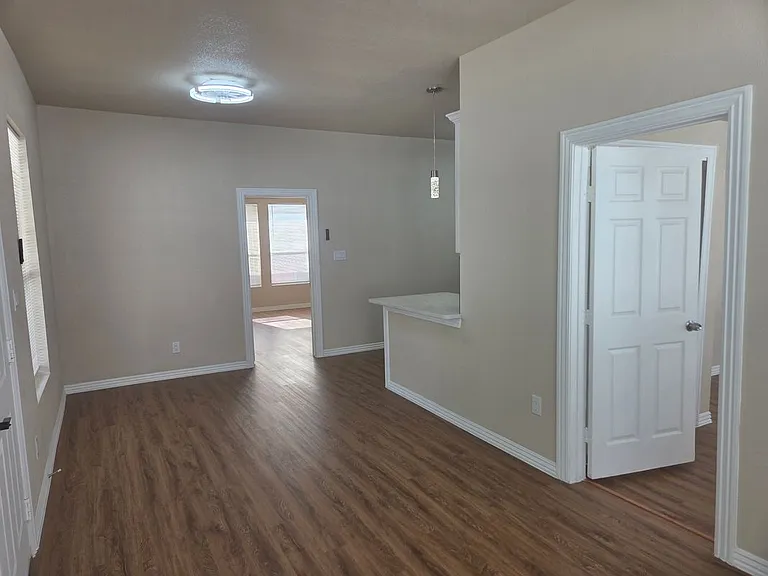 219 Princeton Ave — Photo 9