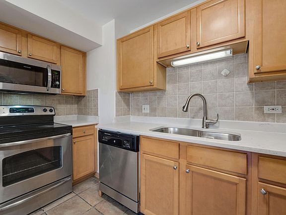 4th image of 1828 S Wentworth Ave APT 6B