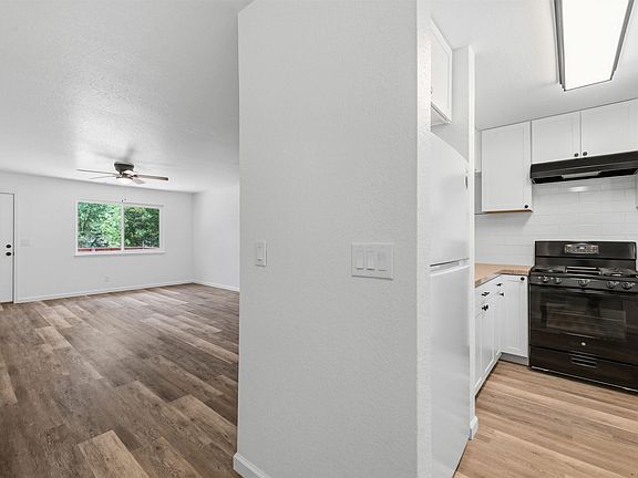 3rd image of 19166 Sunny Cir