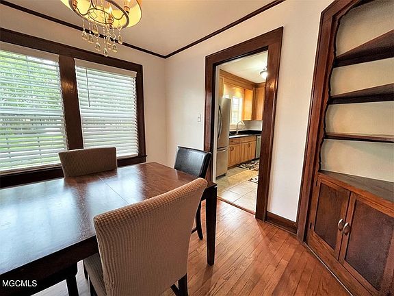 3rd image of 2216 Broadmoor Pl