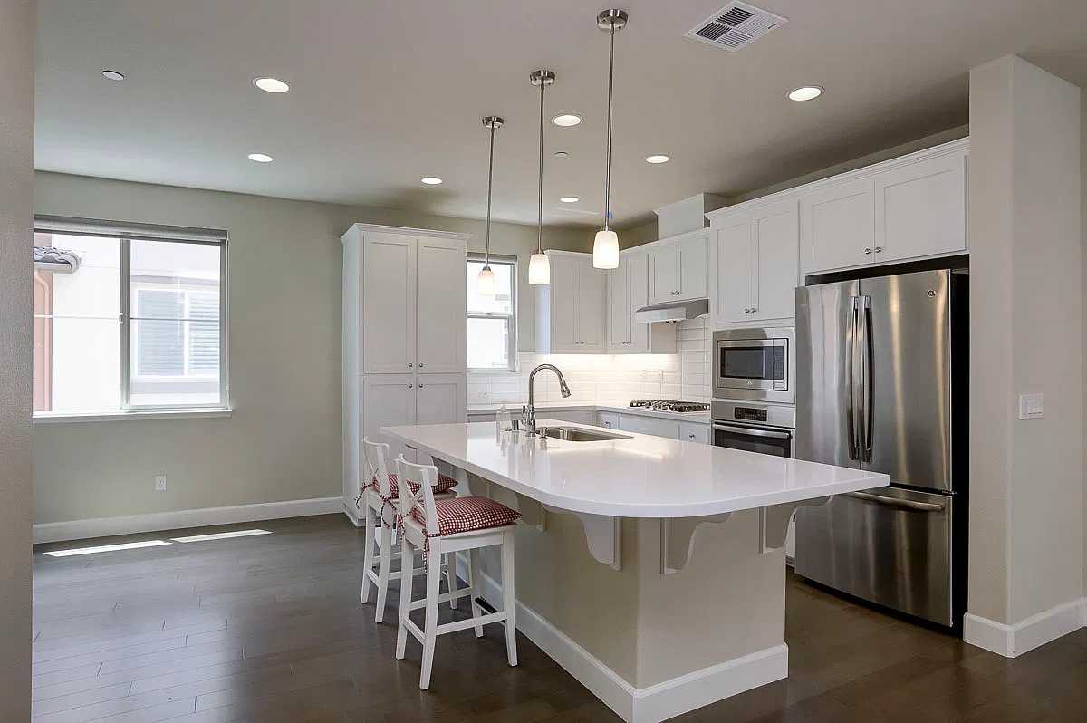 3 bed, 2.5 bath, 1568 sqft, $5,300 — Photo 3