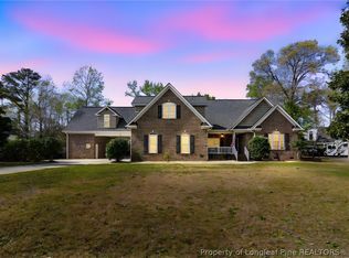 417 Foxwood Dr, Hope Mills, NC 28348