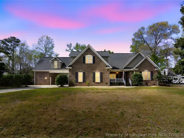 417 Foxwood Dr, Hope Mills, NC 28348