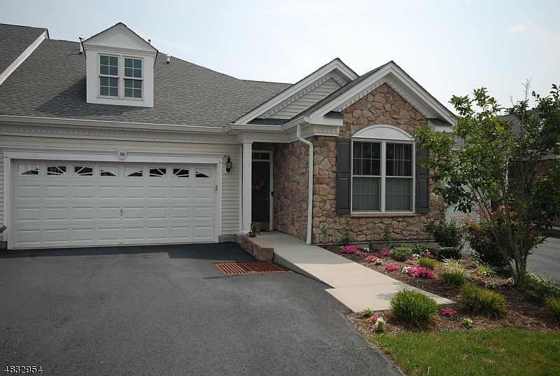 1st image of 120 QUARRY DR