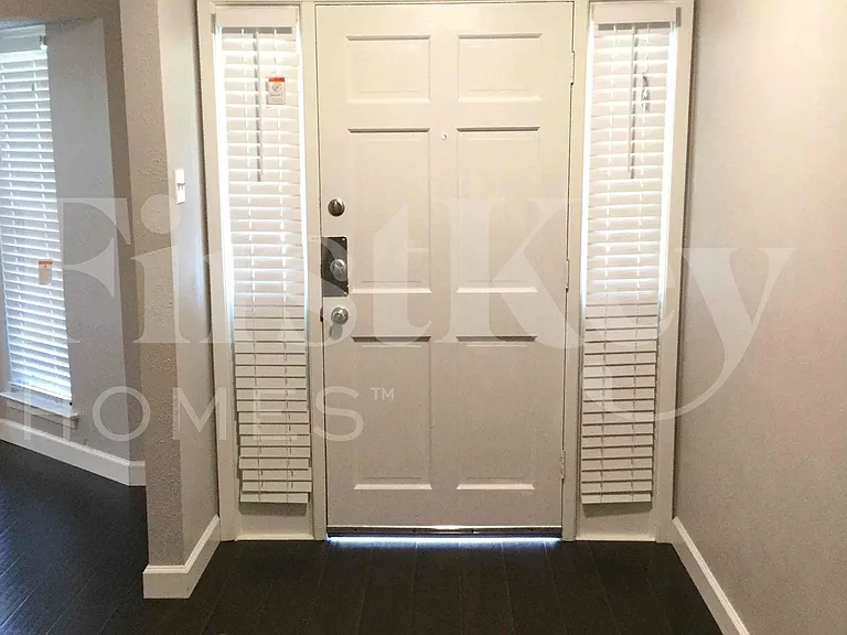 1309 Monterrey Dr — Photo 2