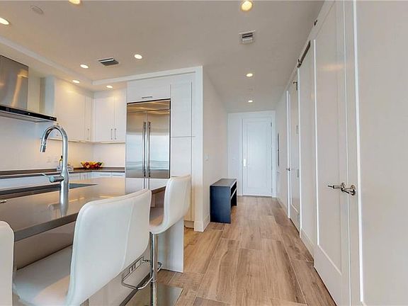 5th image of 100 1st Ave N Unit 3207