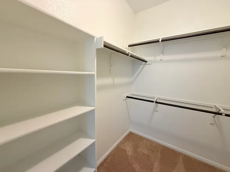 1009 Valley View Dr — Photo 17