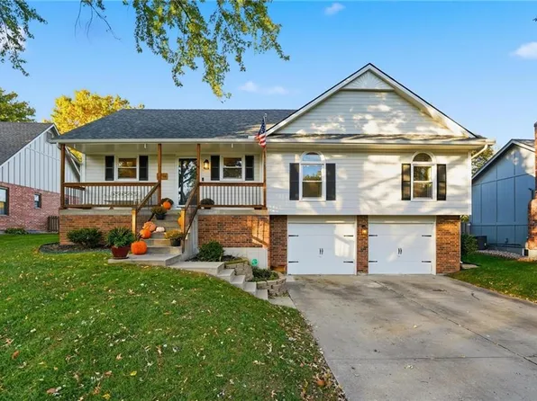 1716 NE Misty Ln, Lees Summit, MO 64086