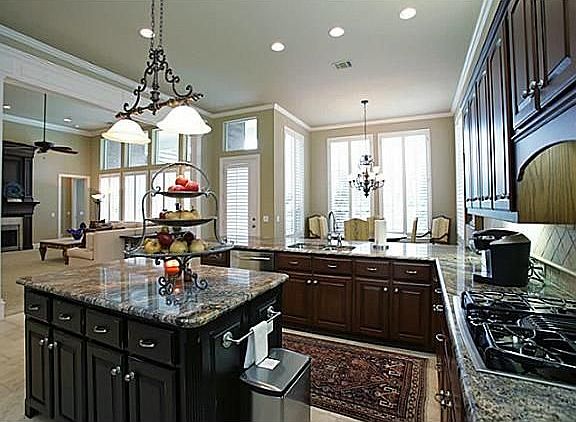 5th image of 4645 Biltmoore Dr