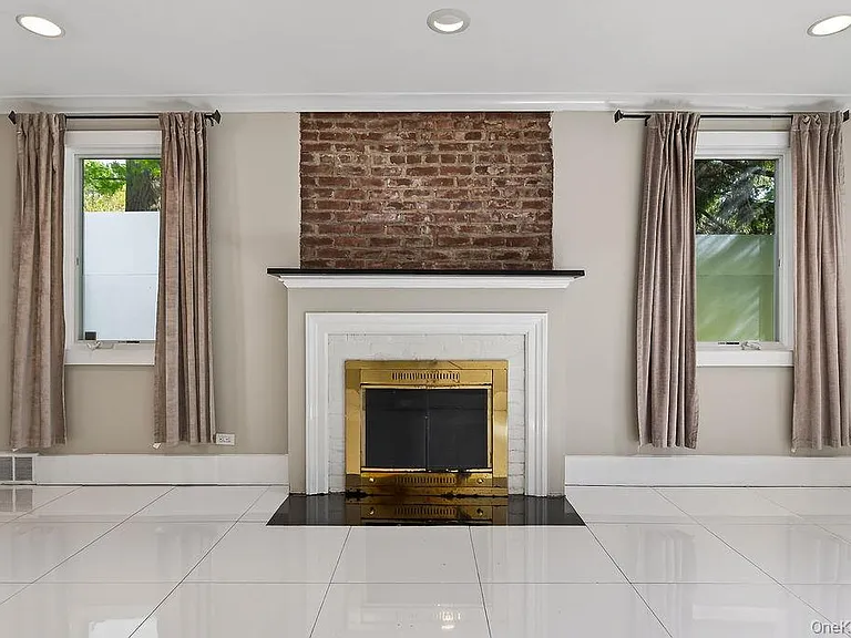155 White Rd — Photo 3