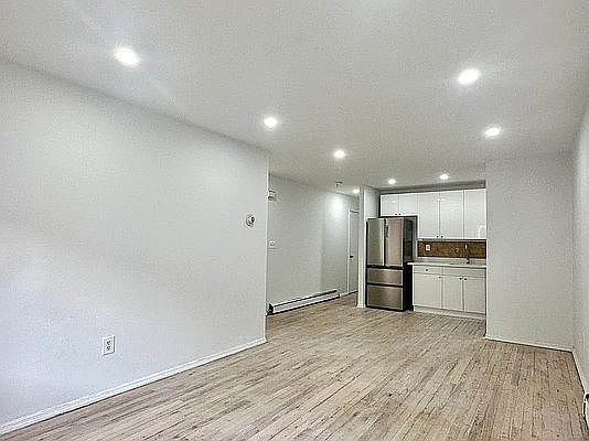 1st image of 293 Tompkins Ave APT 3