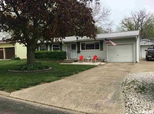 704 Daly Dr, Jacksonville, IL