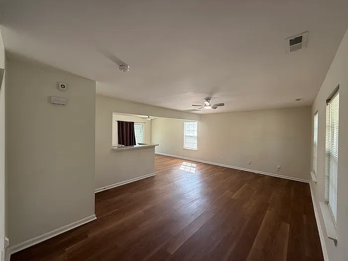 3 bed, 2.5 bath, 1568 sqft, $1,800 — Photo 3