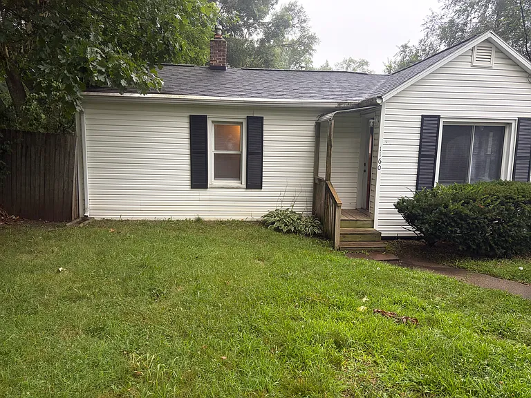 1160 Marion St — Photo 1