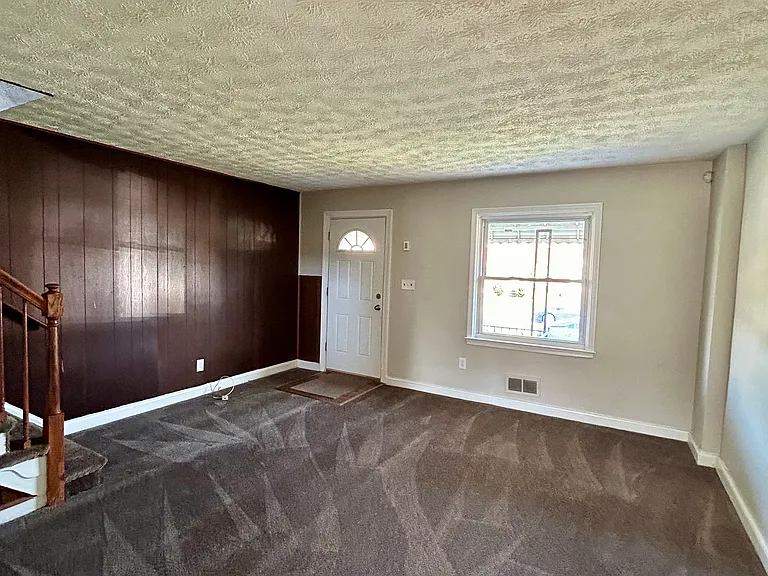 2103 Redthorn Rd — Photo 6