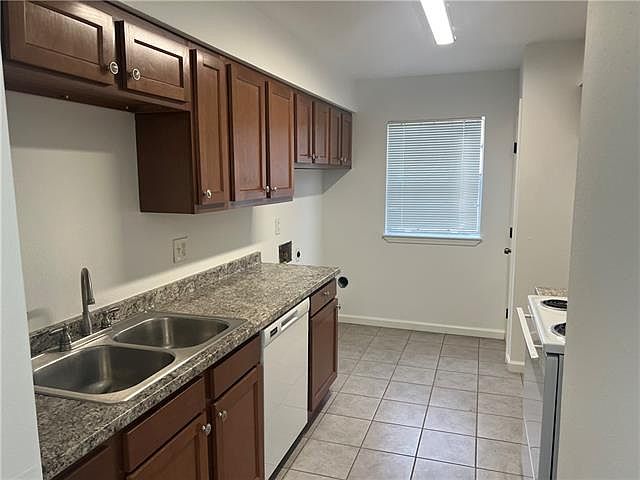 2nd image of 203 Maryland Dr APT F