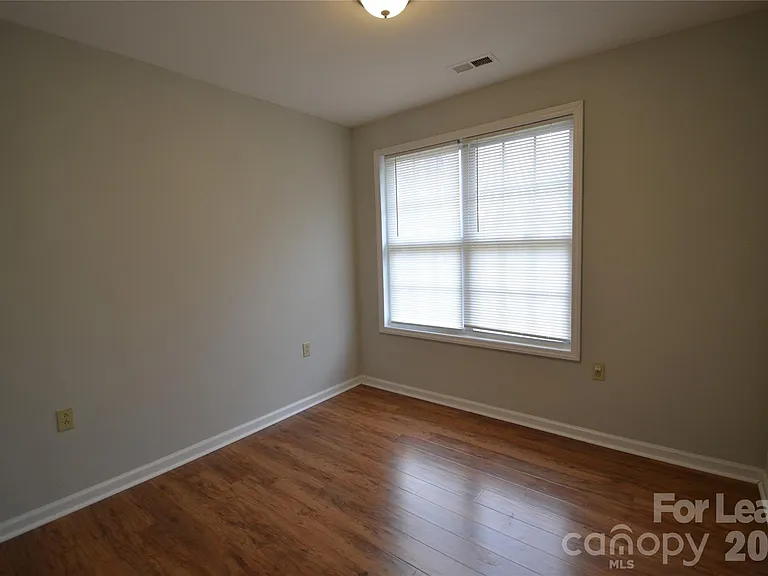 924 Junius St — Photo 24