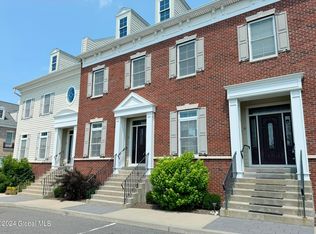 11 Sudbury Sq, Colonie, NY 12110