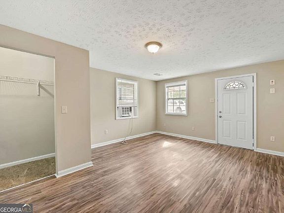 5th image of 2304 Avalon Rd
