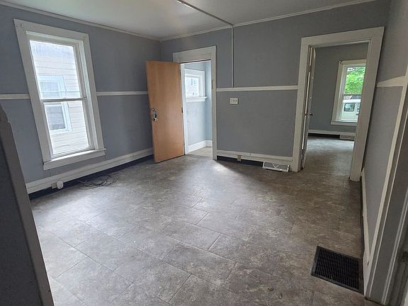 3rd image of 550 E 5th St #1