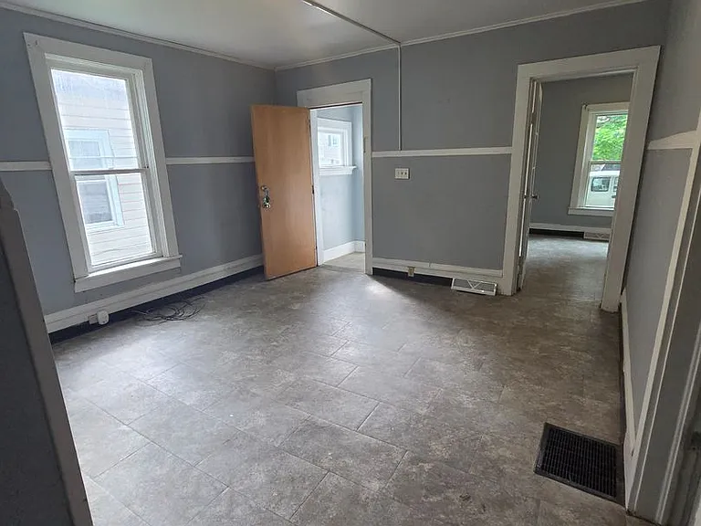550 E 5th St #1 — Photo 3