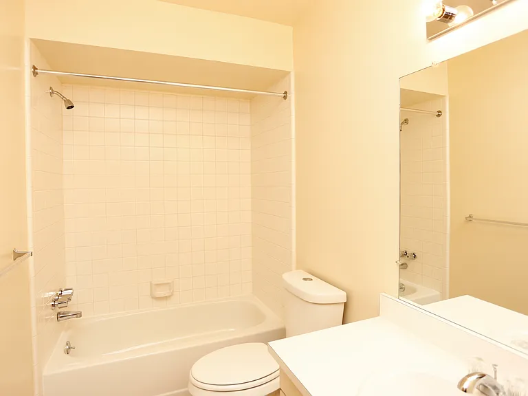 Green Hill Apartments — Photo 7