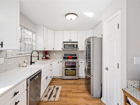 4th image of 2240 Ashton Dr