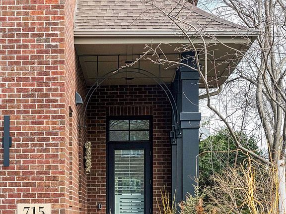 4th image of 715 Rice St E